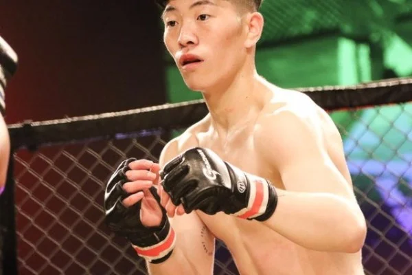 世界健身锦标赛郑少忠男子健体冲金分析：状态对手裁判与临场变量